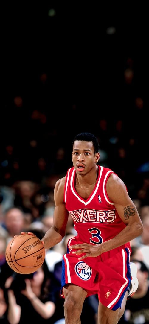 紧跟时事，韩国艺人在热刺vs纽卡看台模仿酷玩乐队观众出轨